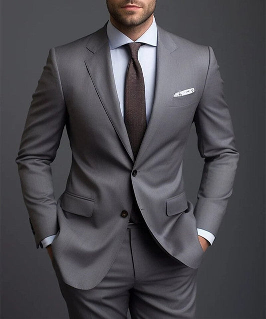 "Completo uomo elegante 2 pezzi, grigio, design sofisticato, vestibilità impeccabile per eventi formali."