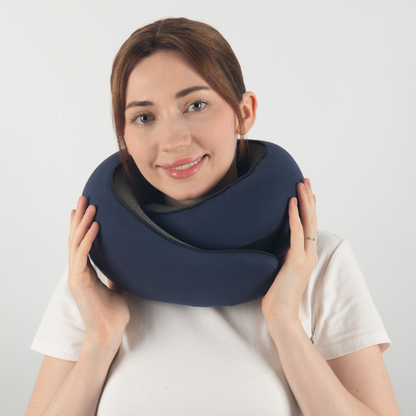 "Cuscino da viaggio unisex comodo e compatto, colore rosa, design ergonomico per supporto collo, ideale per viaggi lunghi."