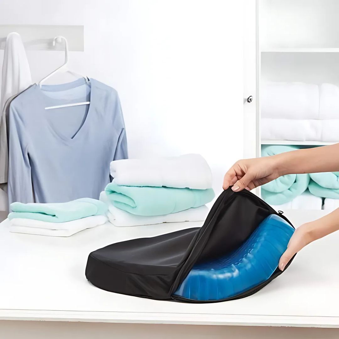 Cuscino ortopedico ComfortGel blu, gel interno, supporto schiena e coccige, perfetto per sedie ufficio e auto.