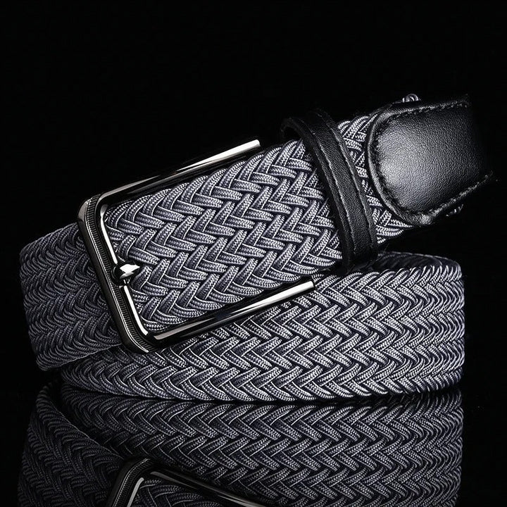 Sleek men's braided belt, comfortable fit & durable construction. Ideal for a refined classic everyday look.