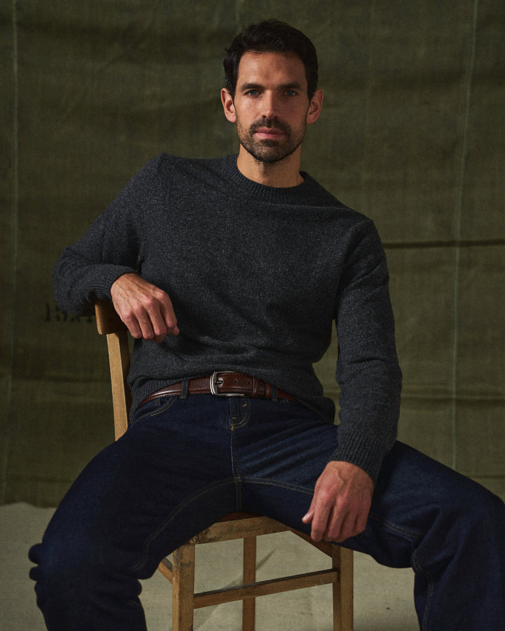 Classic men's full-grain leather belt in black, brown & maroon. Durable accessory for men's fashion.