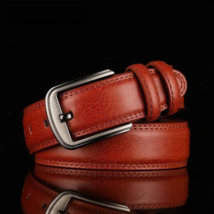 Close-up of a durable men's full-grain leather belt, showcasing rich leather texture & classic design.
