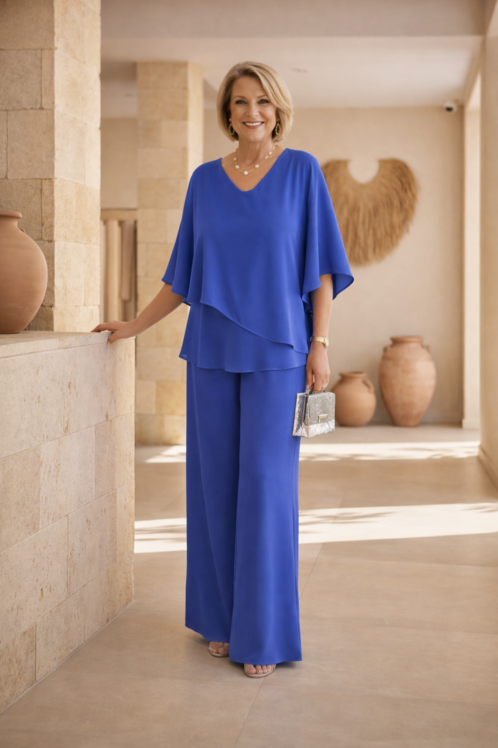 Versatile women's wide leg pant set, an elegant two-piece outfit suitable for casual or dressy occasions. Comfortable style.