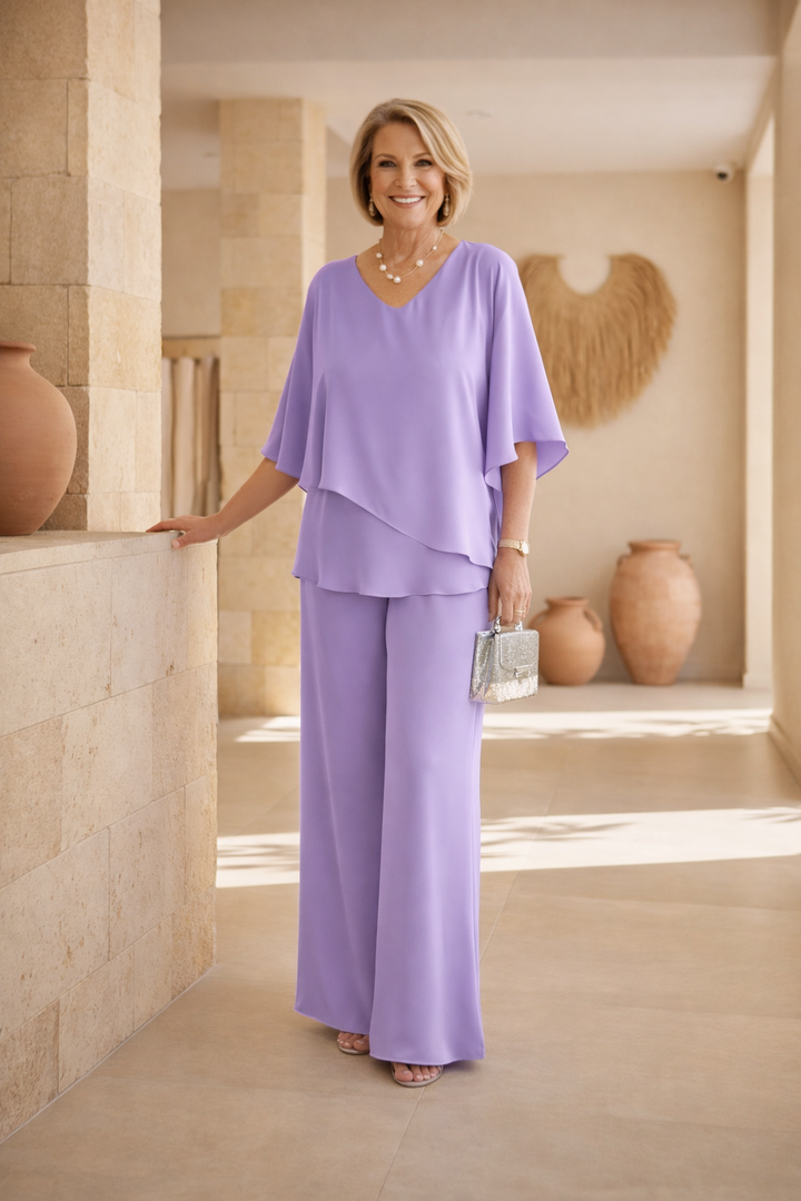 Stylish women's wide leg pant set. Comfortable two-piece loungewear with an elegant, effortless fashion appeal.