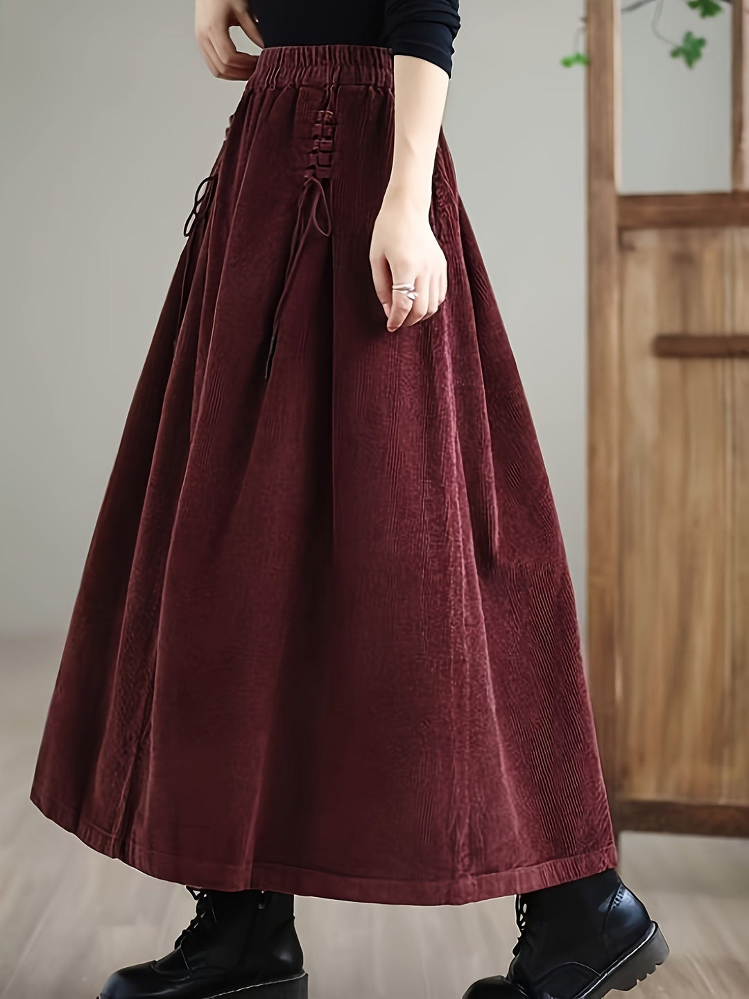 Comfortable women's A-Line maxi skirt with a stretch waist and elegant corset detail, ideal for everyday.
