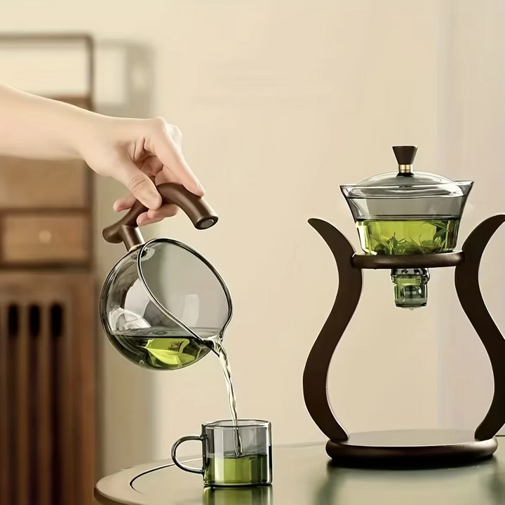 Clear glass pour over brewer, an elegant manual coffee maker & tea pot, designed for effortless home brewing.