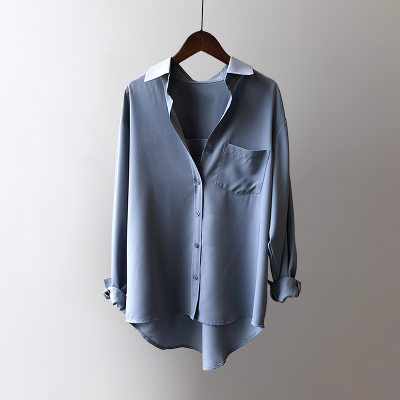 Fashionable high-low blouse for women. Elegant, flowy long sleeve top, ideal for stylish ensembles.