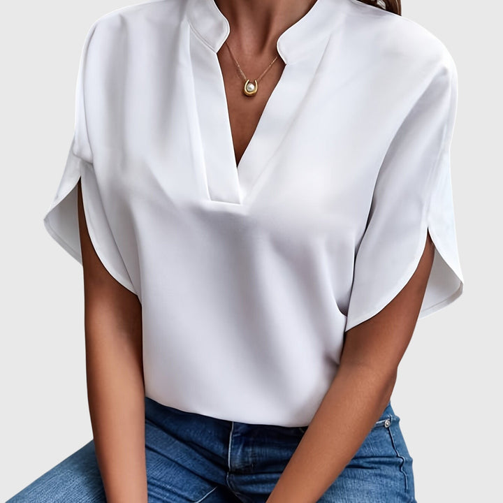 Elegant women's blouse in a versatile design, perfect for office wear or a chic casual look.