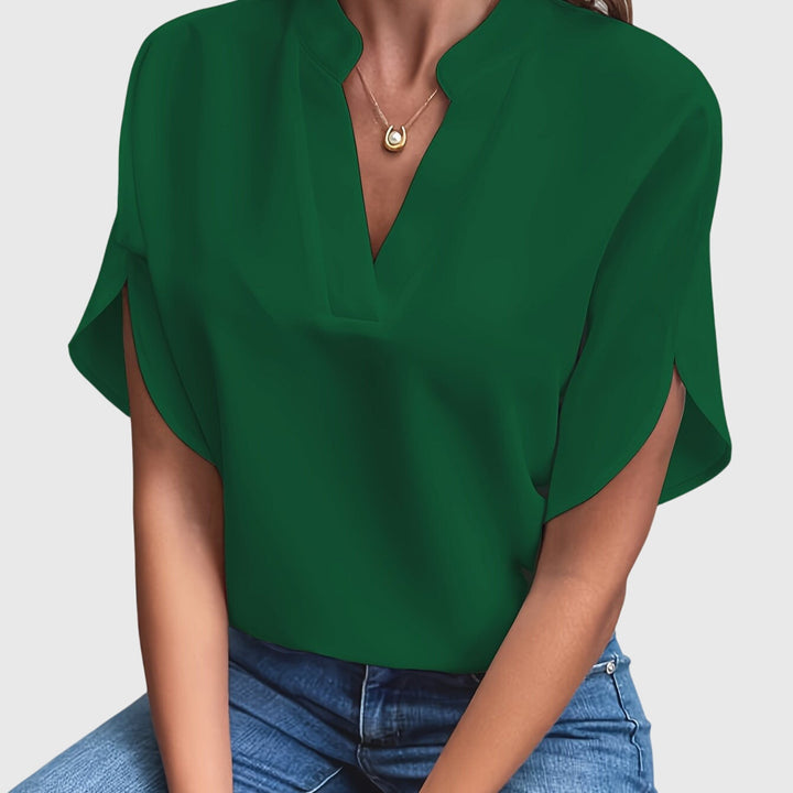 Chic women's shirt, an elegant and versatile blouse perfect for office wear or a stylish casual look.