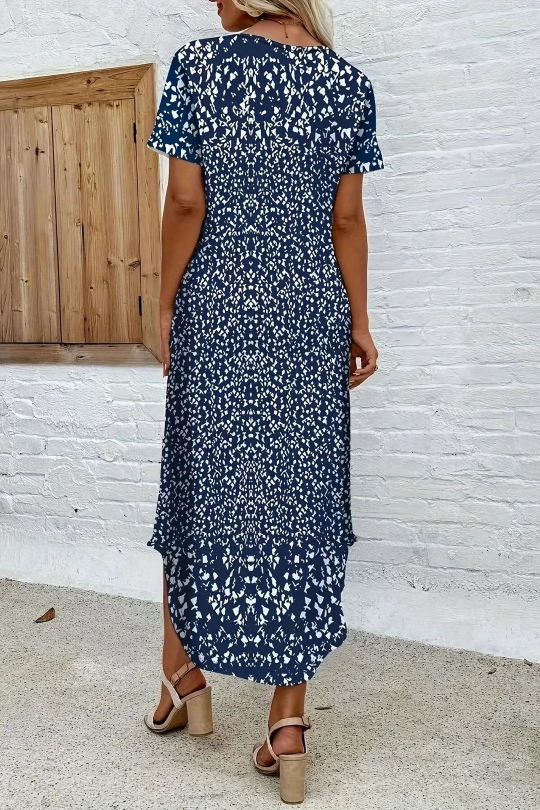 Boho women's floral maxi dress, perfect for casual summer days or an elegant beach look.