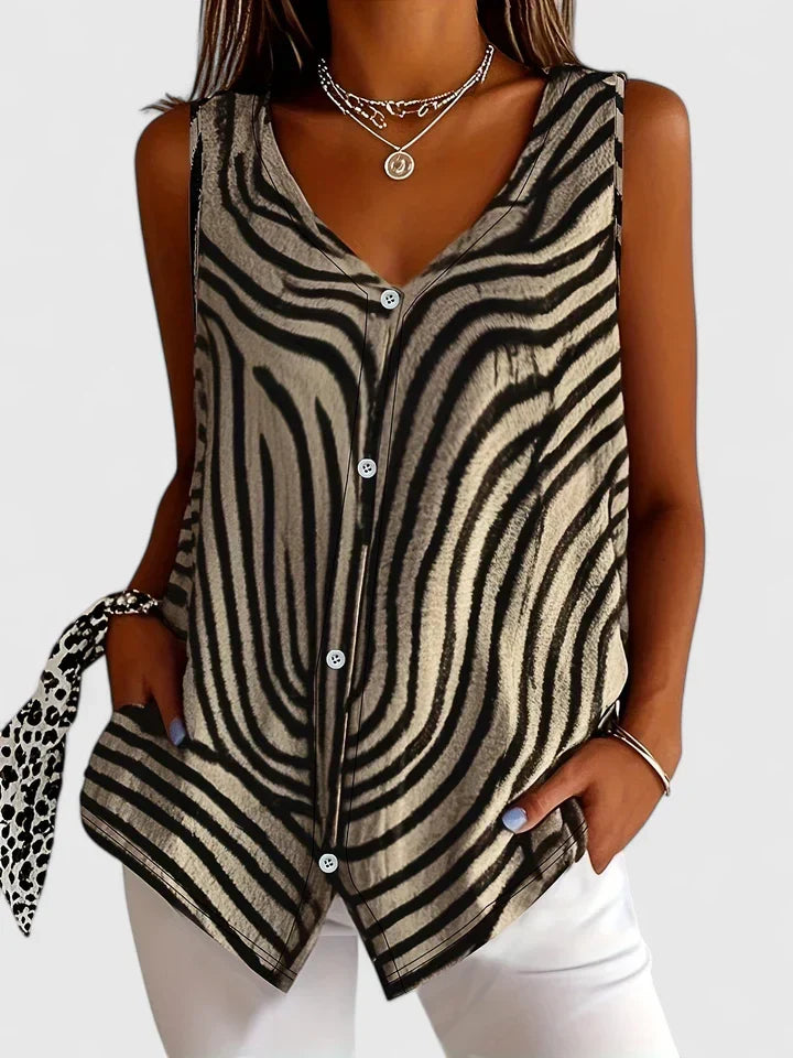 Loose fit women's elegant blouse, a comfortable & chic top for everyday wear and versatile fashion.