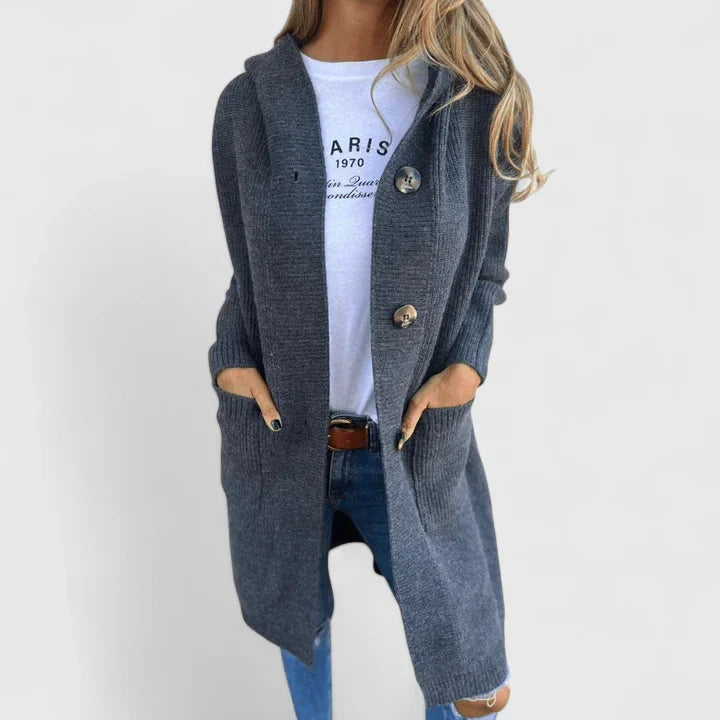 Fashionable women's elegant cardigan in a flattering cut, ideal as versatile outerwear for spring and everyday style.