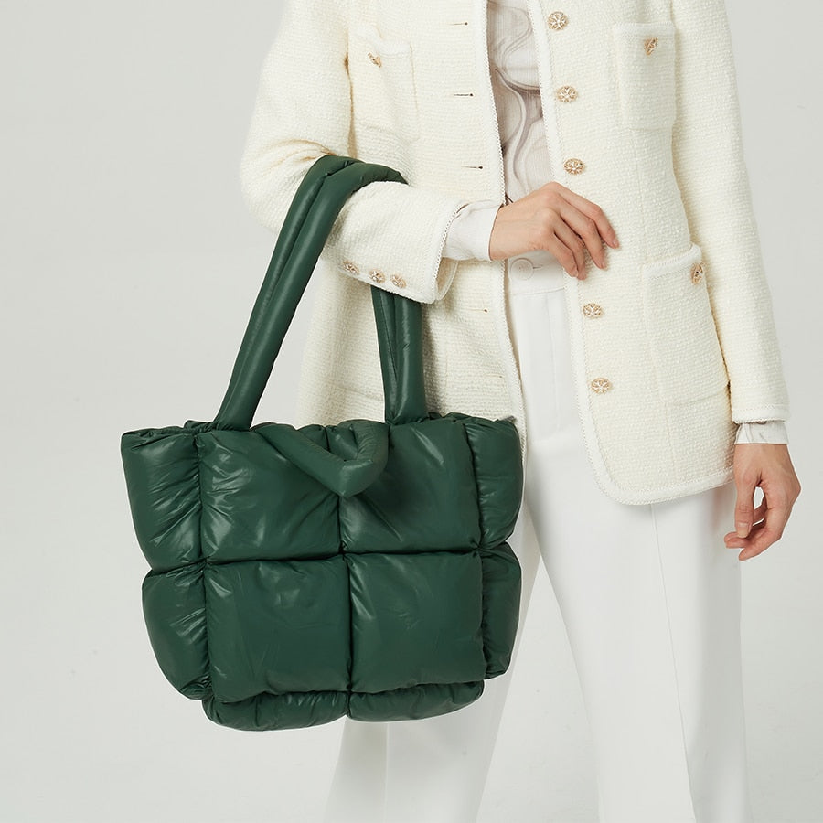 Chic women's everyday luxury shoulder bag. Fashionable nylon handbag, ideal for day-to-day elegance & style.