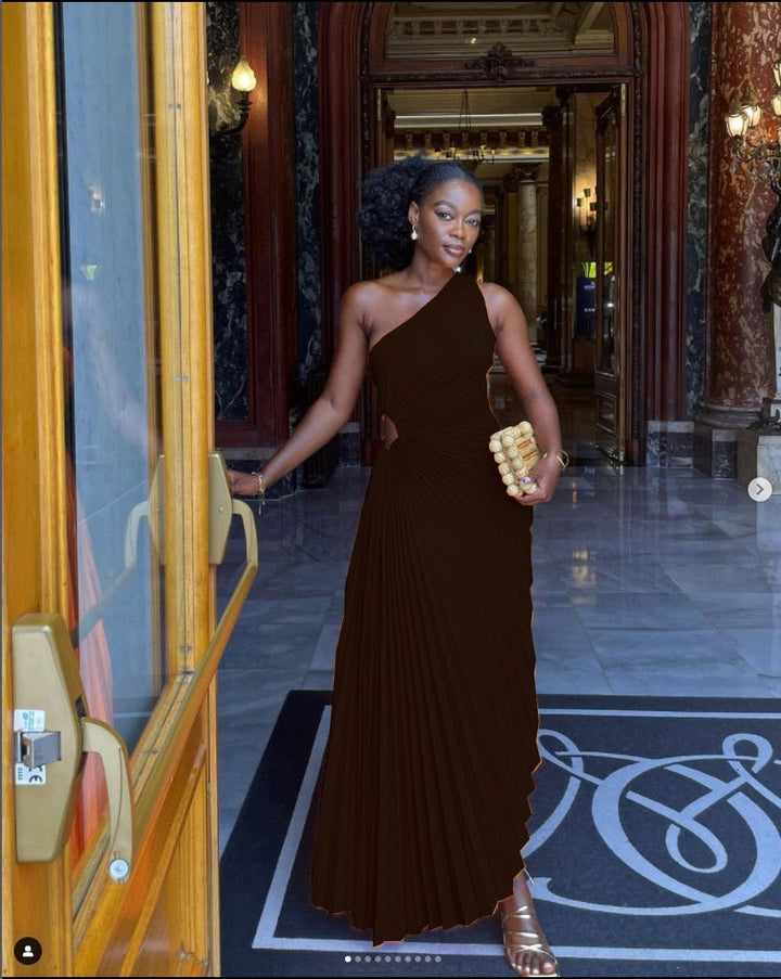 Chic women's one-shoulder pleated party dress, a stunning & elegant choice for special occasion evenings.