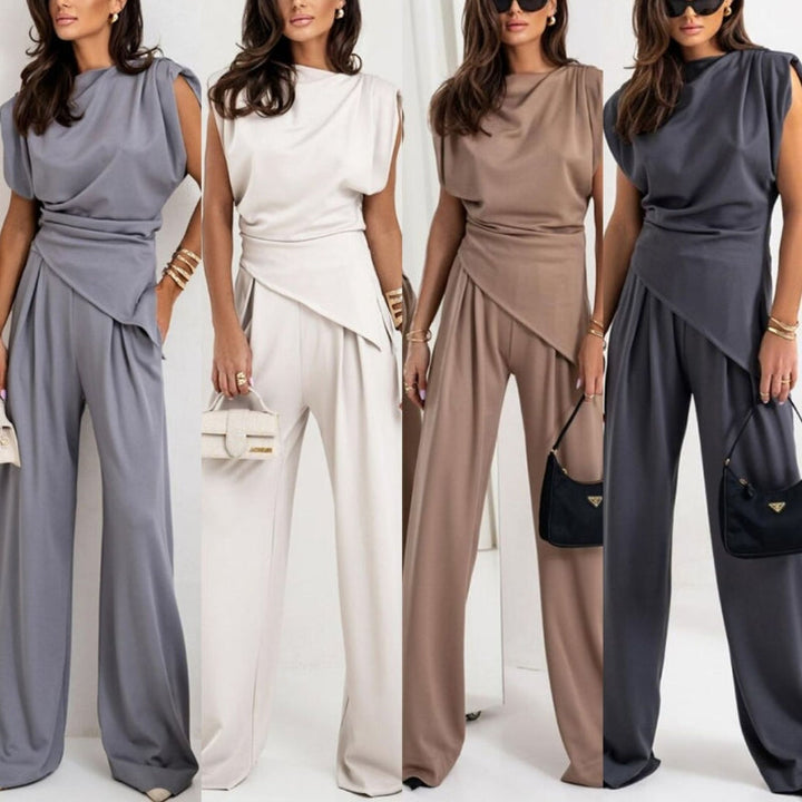 Women's elegant two-piece pants set: sleeveless top and coordinating trousers for a chic look.