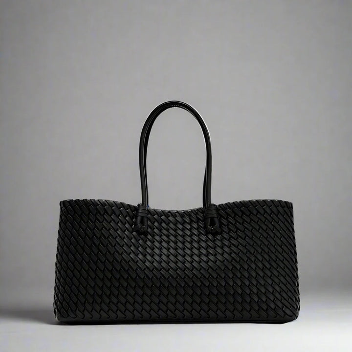 Fashionable women's woven shoulder bag, a practical and elegant everyday handbag accessory.