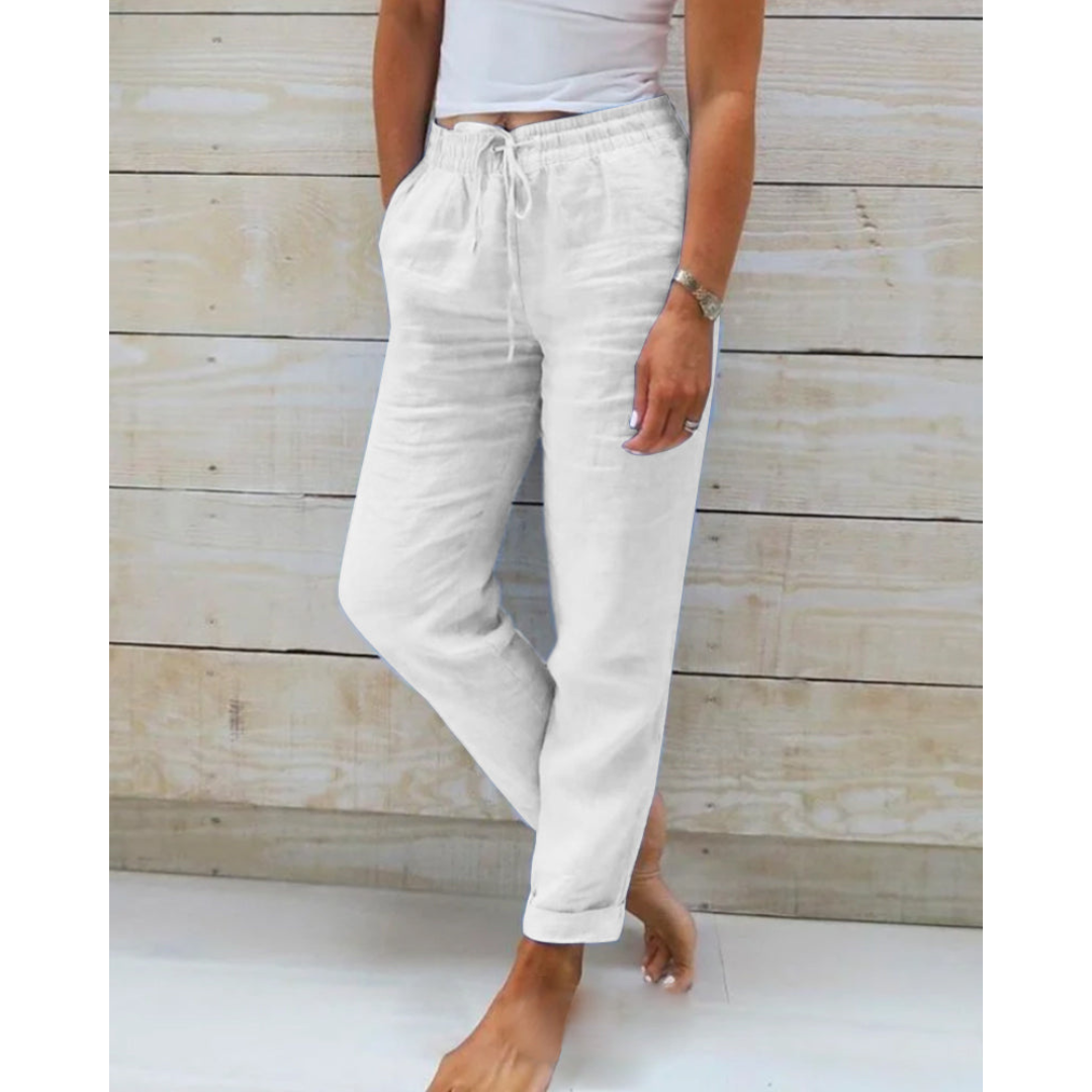 "Eleganti pantaloni uomo in lino blu morbido, design versatile, perfetti per look casual ed eleganti con vita regolabile."