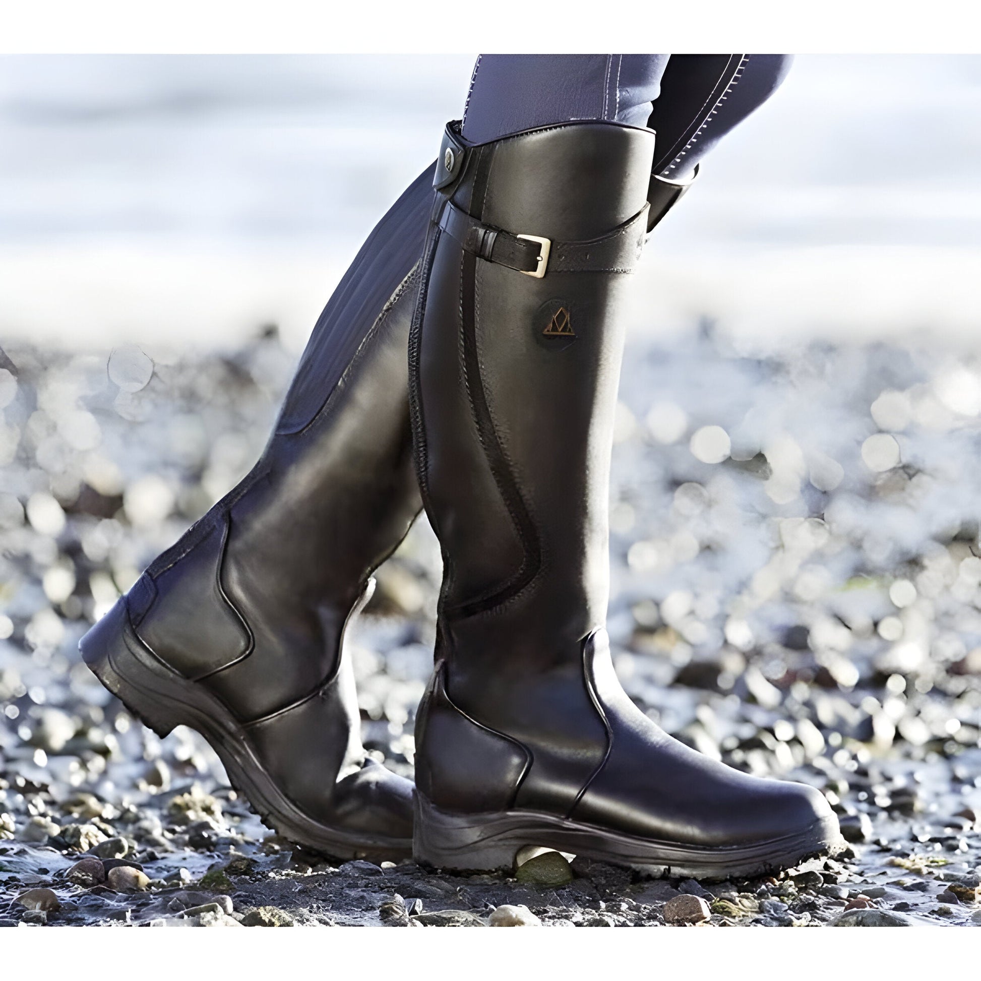 "Eleganti stivali donna in pelle impermeabili marroni, design sofisticato con suola antiscivolo, perfetti per giornate piovos