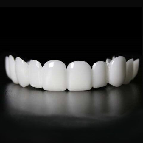 "Faccette dentali Snap-On bianche, migliorano sorriso; denti irregolari o scoloriti coperti per un effetto naturale e radioso