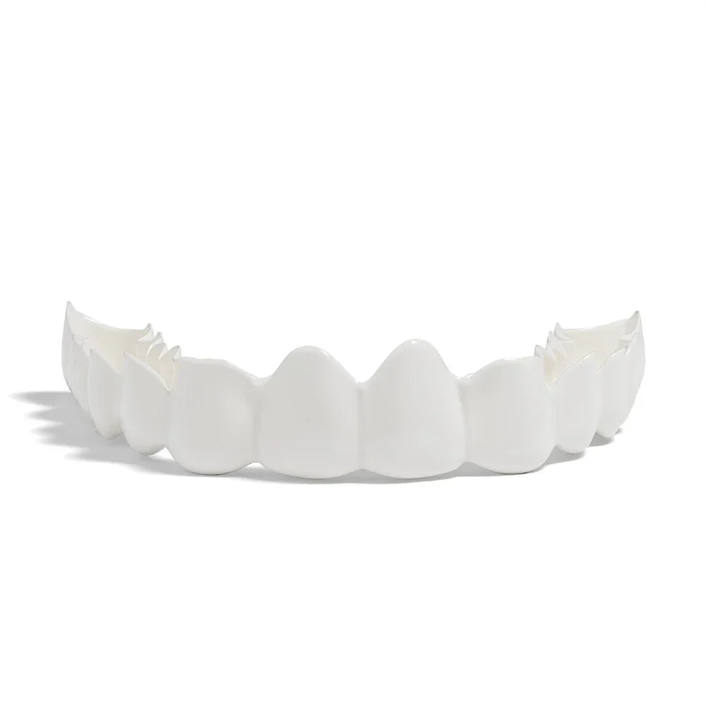 "Faccette dentali unisex clip-on con finitura bianca naturale, aspetto realistico e vestibilità confortevole per sorrisi perf