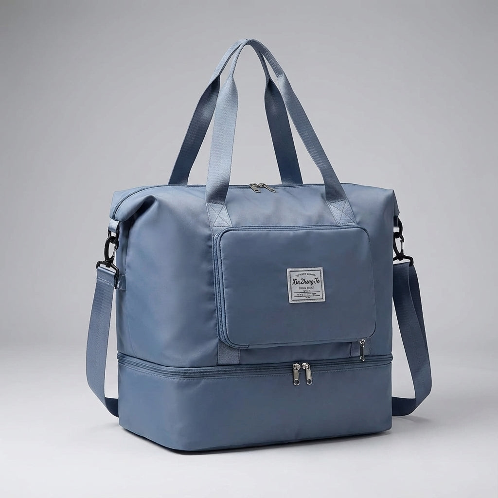 Spacious foldable duffel, great for weekend getaways. Expandable design offers extra luggage space.