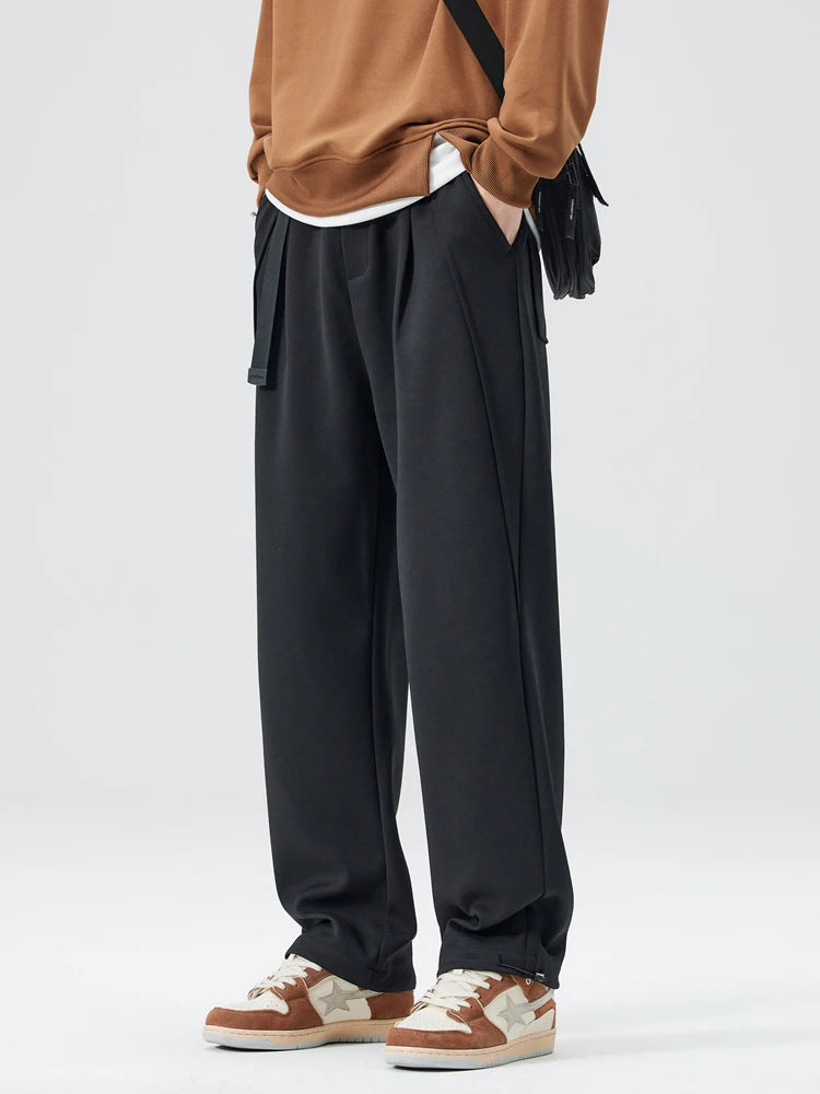 Close-up of the soft fabric texture on men's wide-leg trousers, emphasizing comfort & quality.