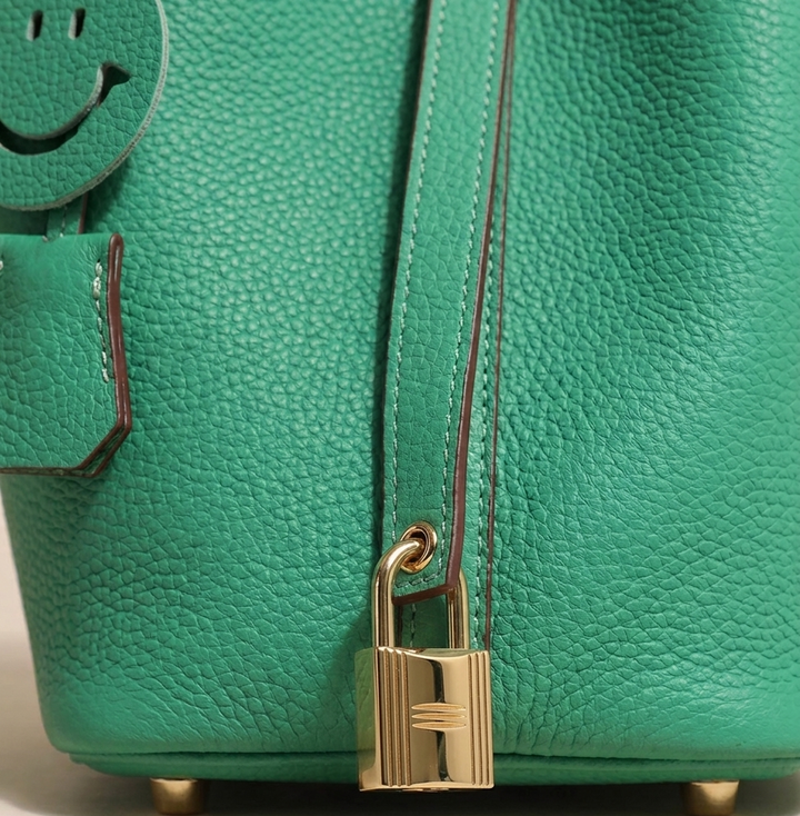 Everyday style women's genuine leather bucket bag, premium designer quality handbag.