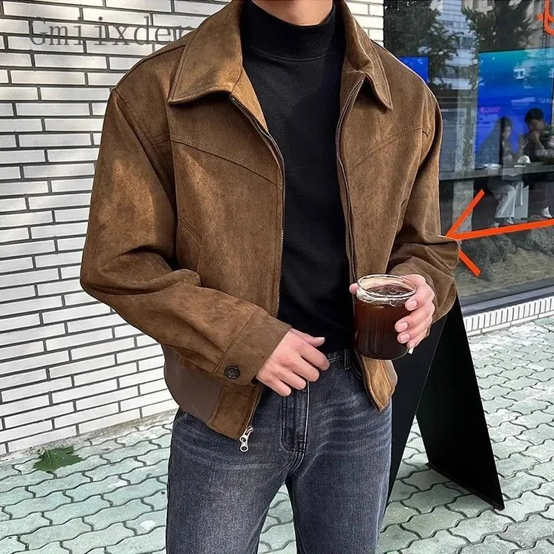 "Giacca Autunnale Vintage in pelle marrone per uomo, design classico elegante, ideale per l'autunno, dettaglio frontale."