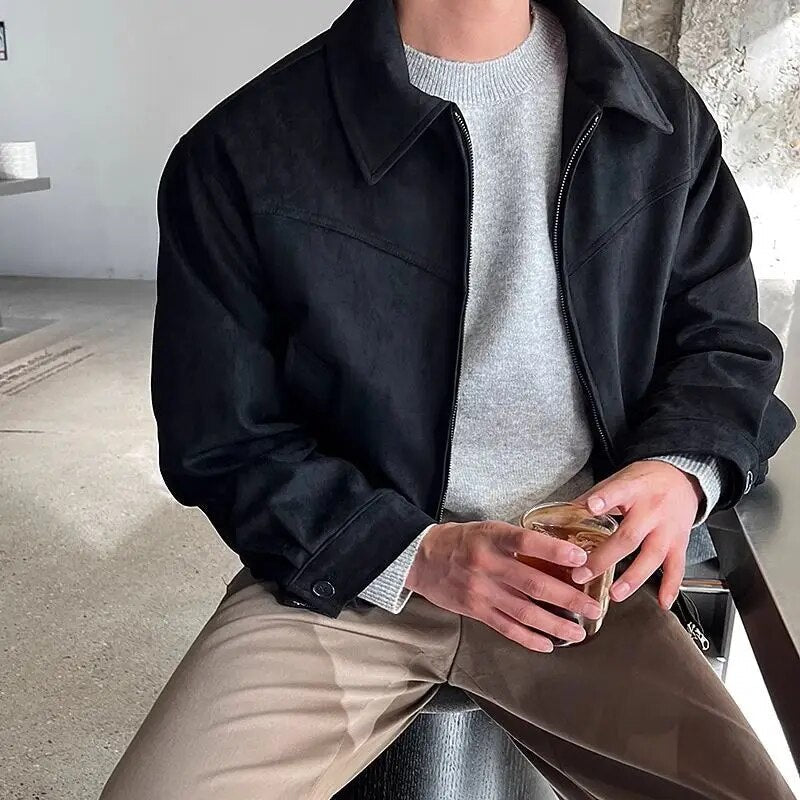 "Giacca Autunnale Vintage in pelle marrone per uomo, design classico elegante, ideale per l'autunno, dettaglio frontale."
