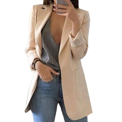 "Giacca blazer estiva da donna color neutro, design elegante e moderno, ideale per look formali e smart-casual."