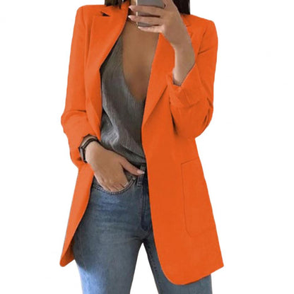 "Giacca blazer estiva da donna color neutro, design elegante e moderno, ideale per look formali e smart-casual."