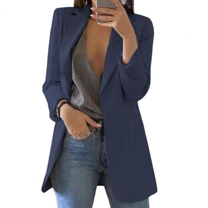 "Giacca blazer estiva da donna color neutro, design elegante e moderno, ideale per look formali e smart-casual."