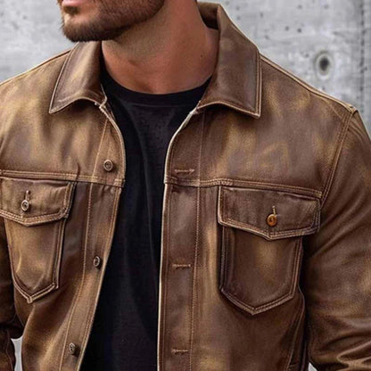 "Giacca da uomo in pelle marrone con chiusura a bottoni, stile vintage, colletto girevole e tasche multiple per eleganza."