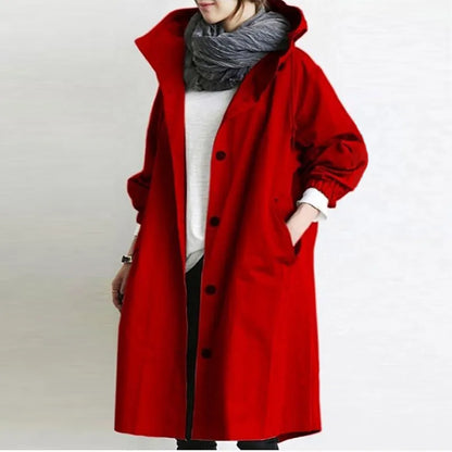 "Giacca estiva donna, vista frontale, colore chiaro, silhouette snella, dettagli eleganti, design versatile, comfort ottimale
