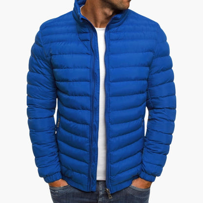 "Giacca estiva leggera uomo elegante, design moderno, vari colori, tessuto leggero e traspirante per il massimo comfort."