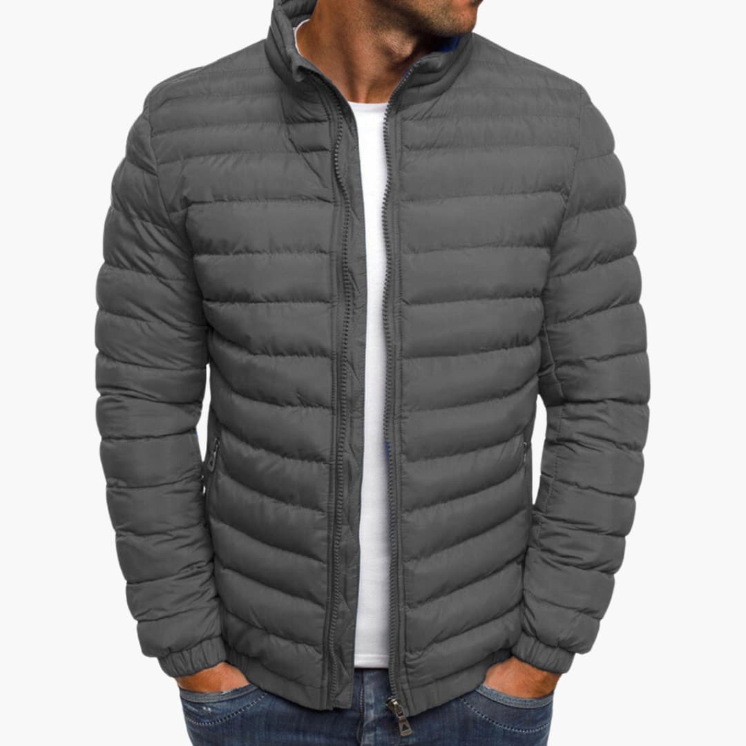 "Giacca estiva leggera uomo elegante, design moderno, vari colori, tessuto leggero e traspirante per il massimo comfort."