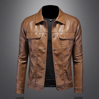 "Giacca in pelle da uomo nera, elegante e robusta, perfetta per le stagioni fredde, con design versatile e moderno."