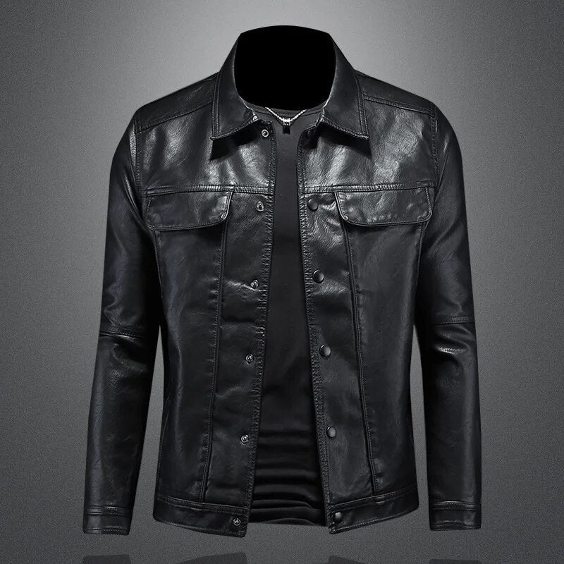 "Giacca in pelle da uomo nera, elegante e robusta, perfetta per le stagioni fredde, con design versatile e moderno."
