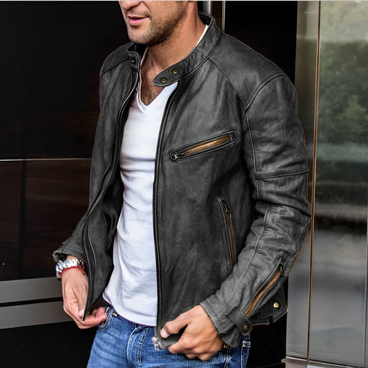 "Giacca invernale uomo elegante, vera pelle nera, design raffinato, fodera calda, ideale per stile e comfort."