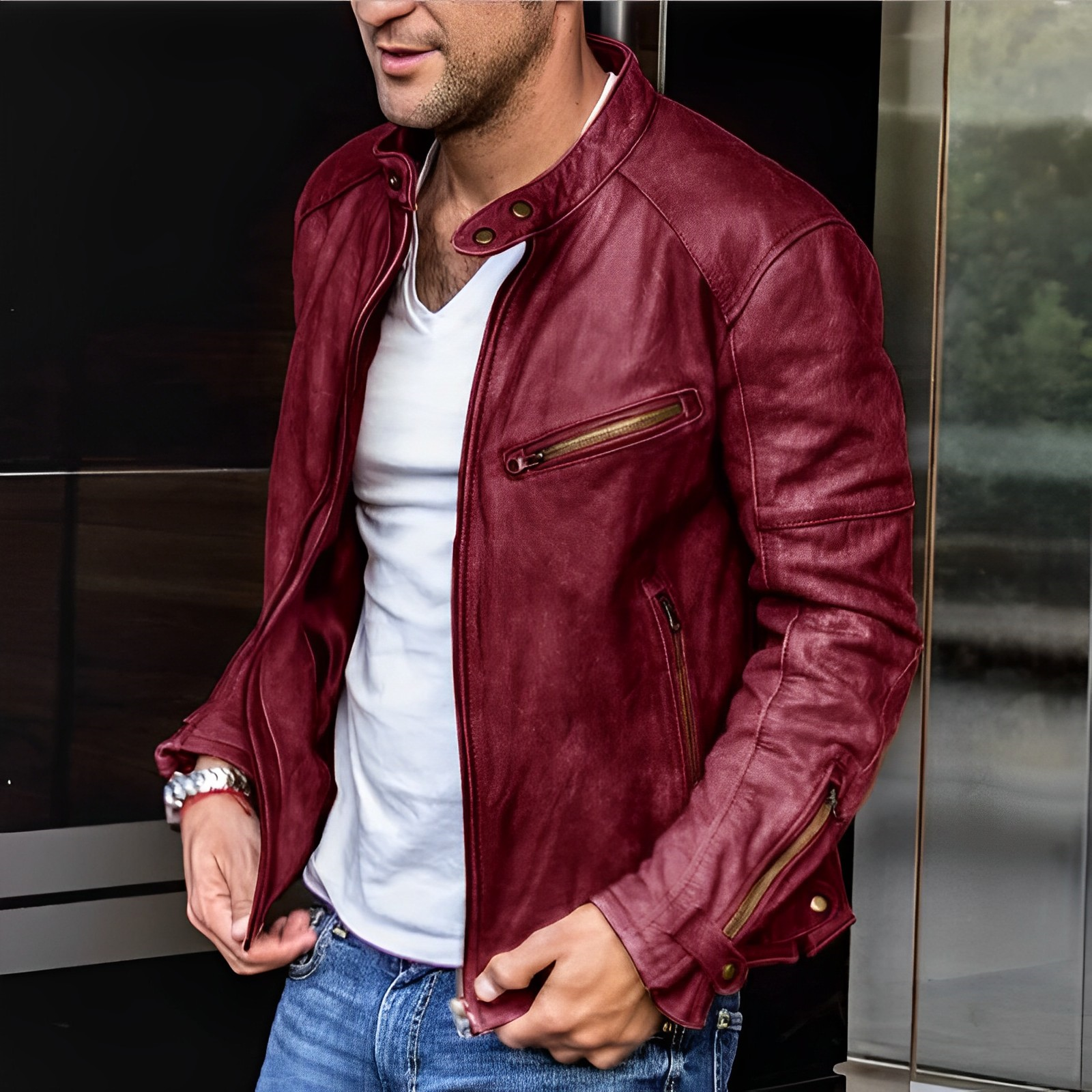 "Giacca invernale uomo elegante, vera pelle nera, design raffinato, fodera calda, ideale per stile e comfort."