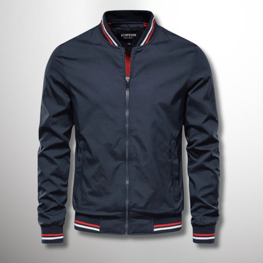 "Giacca leggera uomo idrorepellente blu con zip e tasche, ideale per stagioni di transizione, stile elegante e comfort"