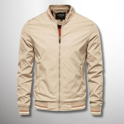 "Giacca leggera uomo idrorepellente blu con zip e tasche, ideale per stagioni di transizione, stile elegante e comfort"