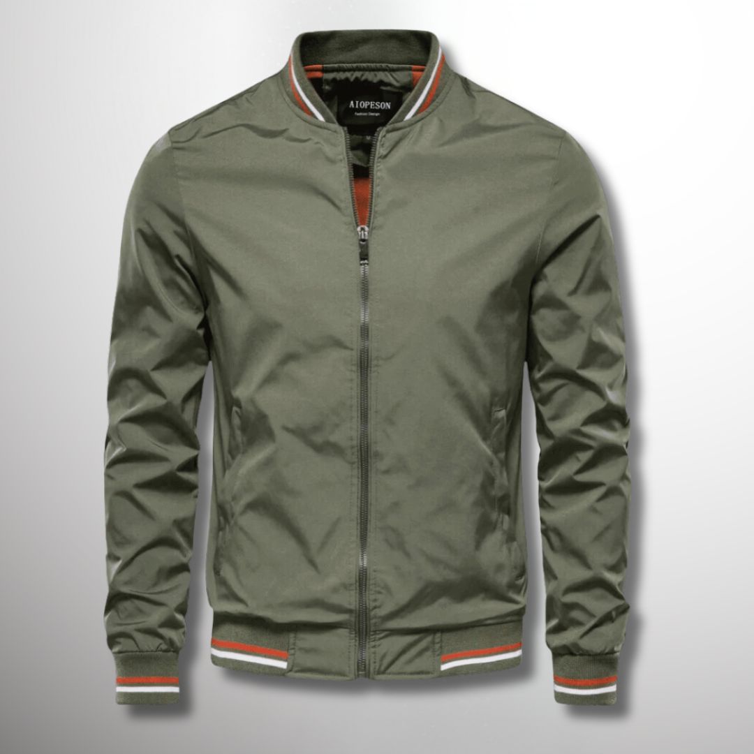 "Giacca leggera uomo idrorepellente blu con zip e tasche, ideale per stagioni di transizione, stile elegante e comfort"