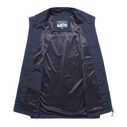 "Gilet da uomo blu marino, leggero, traspirante, design versatile; perfetto per attività sportive e giornate calde."