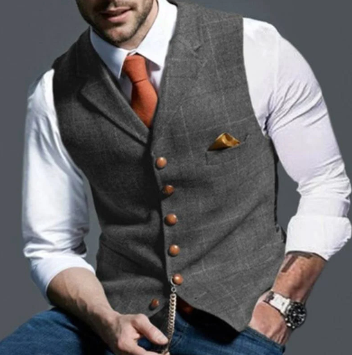 "Gilet elegante uomo con bottoni, design classico a V, regolabile, foderato, grigio chiaro per un look sofisticato."