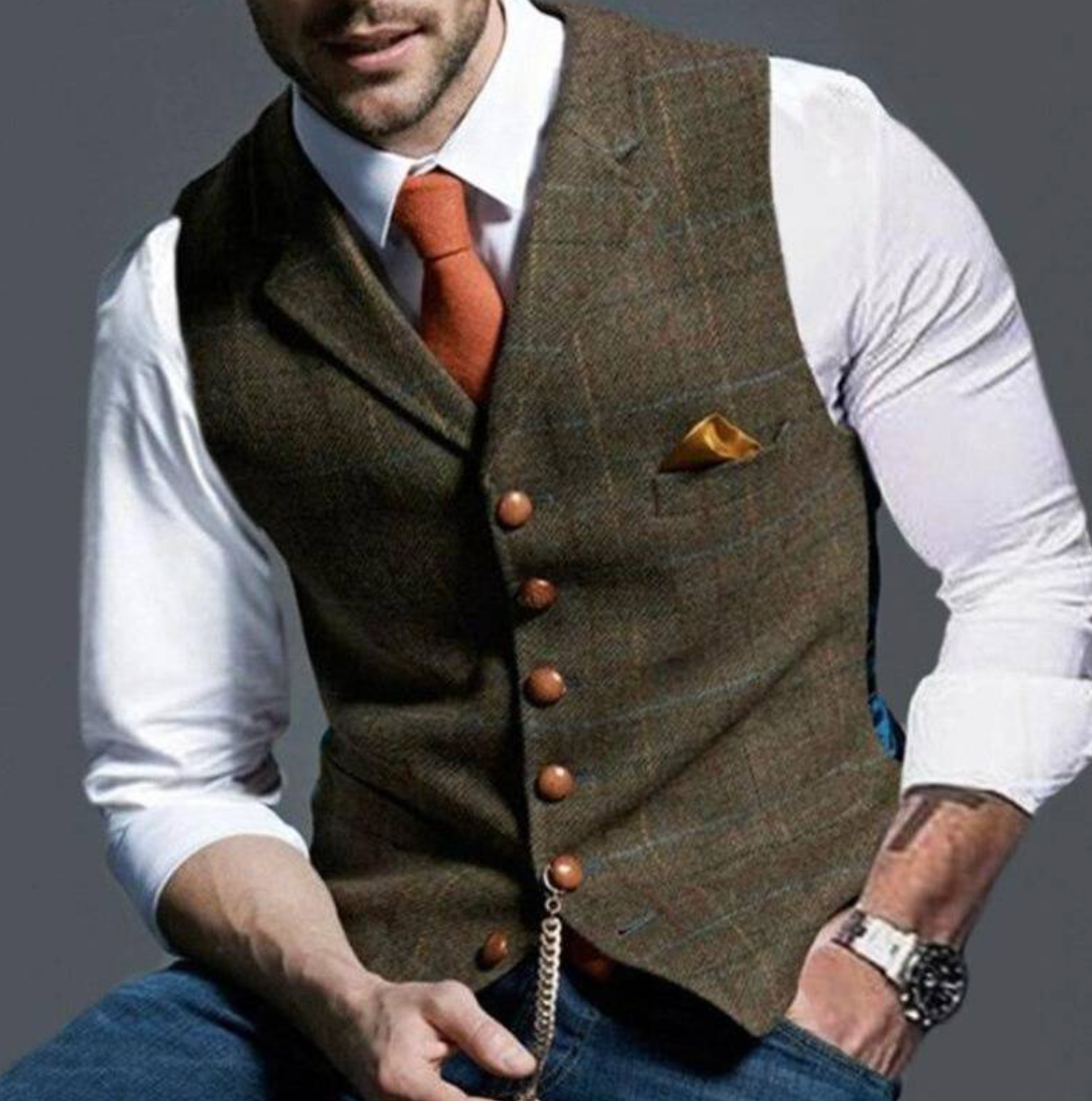 "Gilet elegante uomo con bottoni, design classico a V, regolabile, foderato, grigio chiaro per un look sofisticato."