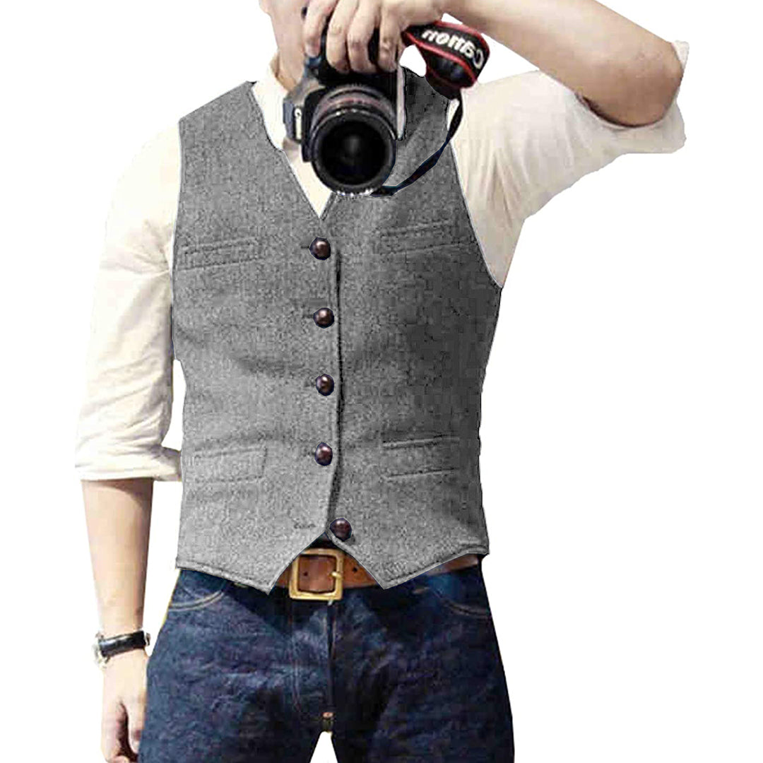 "Gilet elegante uomo con vestibilità sartoriale, disponibile in vari colori, perfetto per eventi formali e casual."