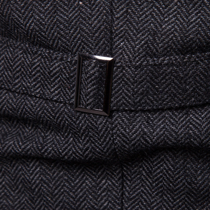 "Gilet elegante uomo con vestibilità sartoriale, disponibile in vari colori, perfetto per eventi formali e casual."