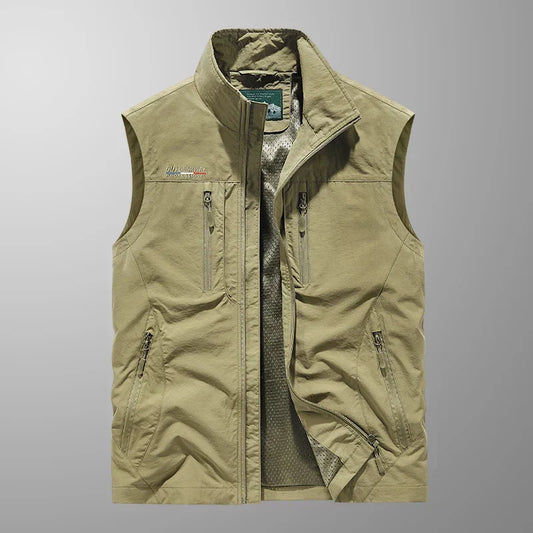 "Gilet uomo elegante in vari colori, design sofisticato per tutte le stagioni, ideale per outfit versatili."