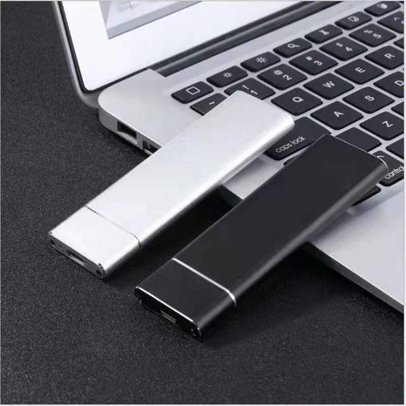 "Hard Disc Esterno 10 TB USB 3.0, design nero, compatto e robusto per archiviazione veloce e sicura"